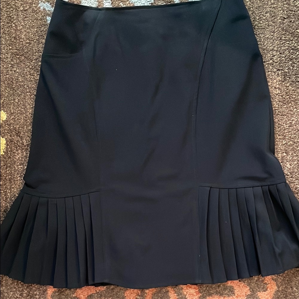 Black Knee-Length Pleated Pencil Skirt